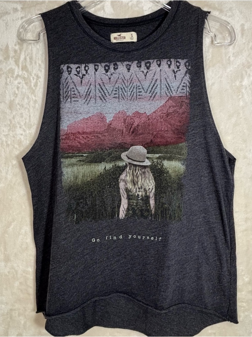 Hollister Women’s Dark Gray Oversized Graphic Muscle Tank w Pink Mountain Scene